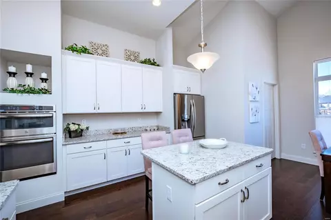 Kitchen - 699 Bluffs View Ct, Eureka, MO 63025 photo 3 of 3