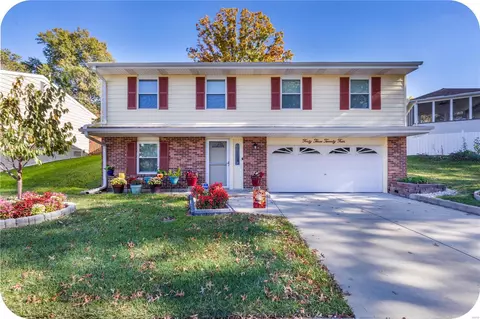 4324 Massabielle Dr, Saint Louis, MO 63129