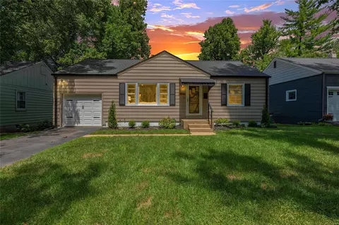 769 Juanita Ave, Glendale, MO 63122