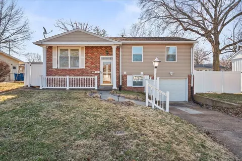 1208 Marchi Dr, Saint Louis, MO 63125