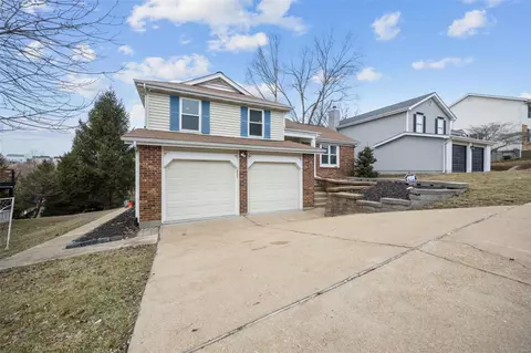 3789 Lemay Woods Dr, Saint Louis, MO 63129