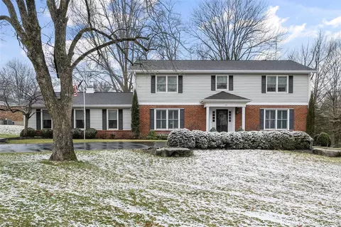 117 Petite Royale Ct, Creve Coeur, MO 63141