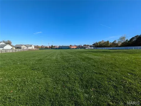 2465 Brown Ln, Florissant, MO 63033