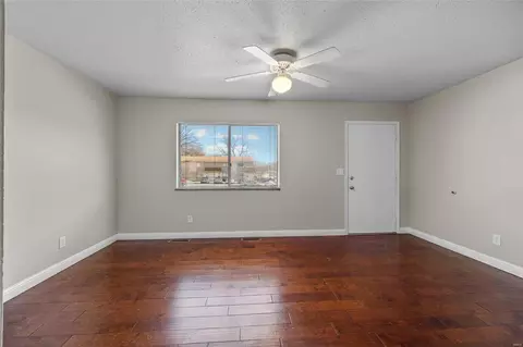 Living - 879 Portsdown Rd, Ballwin, MO 63011 photo 4 of 5
