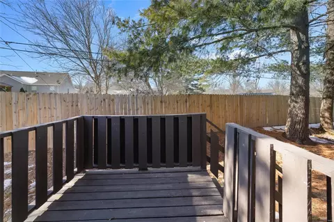 Exterior - 879 Portsdown Rd, Ballwin, MO 63011 photo 4 of 7