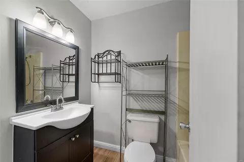 Bath - 879 Portsdown Rd, Ballwin, MO 63011 photo 3 of 5