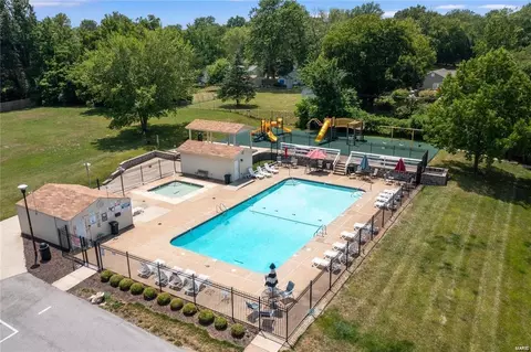 Exterior - 879 Portsdown Rd, Ballwin, MO 63011 photo 2 of 7