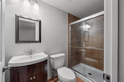 Bath - 879 Portsdown Rd, Ballwin, MO 63011 photo 4 of 5