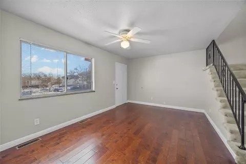 Living - 879 Portsdown Rd, Ballwin, MO 63011 photo 3 of 5