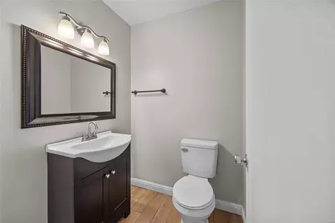 Bath - 879 Portsdown Rd, Ballwin, MO 63011 photo 1 of 5