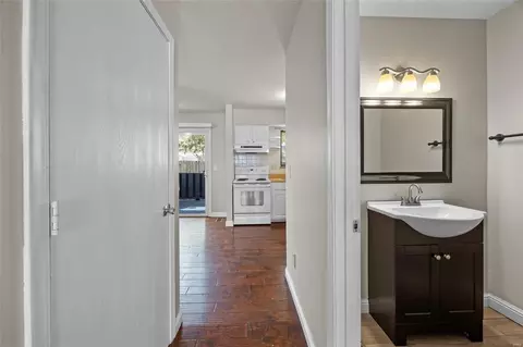 Entry Way - 879 Portsdown Rd, Ballwin, MO 63011 photo 1 of 3