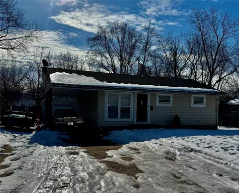 10600 Glen Garry Rd, Saint Louis, MO 63137