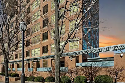 8025 Maryland Ave #2B, Clayton, MO 63105
