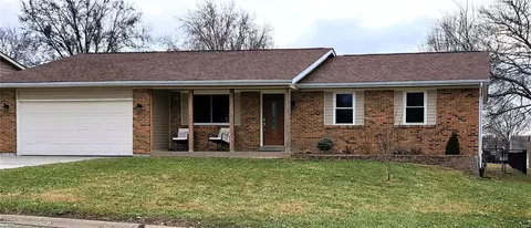3825 Silver Rdg, Saint Peters, MO 63376