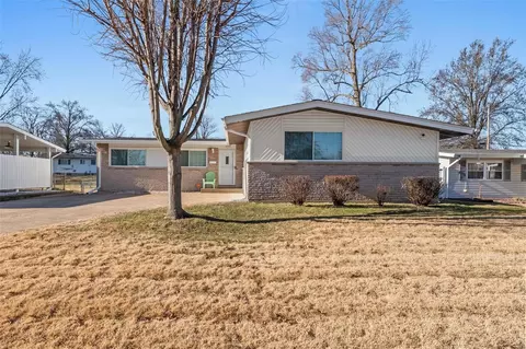 850 Gonzaga Ln, Florissant, MO 63031