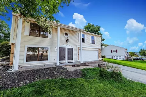 1723 Lynncove Ln, Saint Charles, MO 63303
