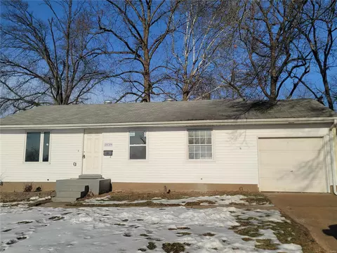 1039 Addison Dr, Saint Louis, MO 63137