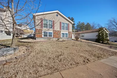 7226 Emerald Frst, Oakville, MO 63129