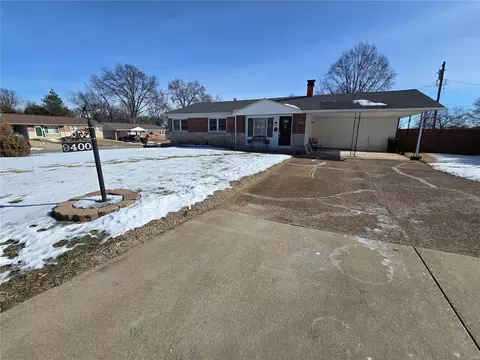 9400 Palomino Dr, Saint Louis, MO 63123