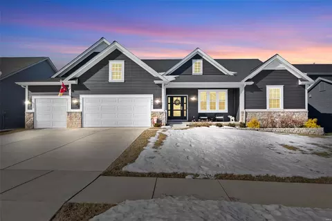 621 Walnut Woods St, Saint Charles, MO 63301