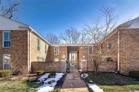 424 Colony Woods Dr, Saint Louis, MO 63122