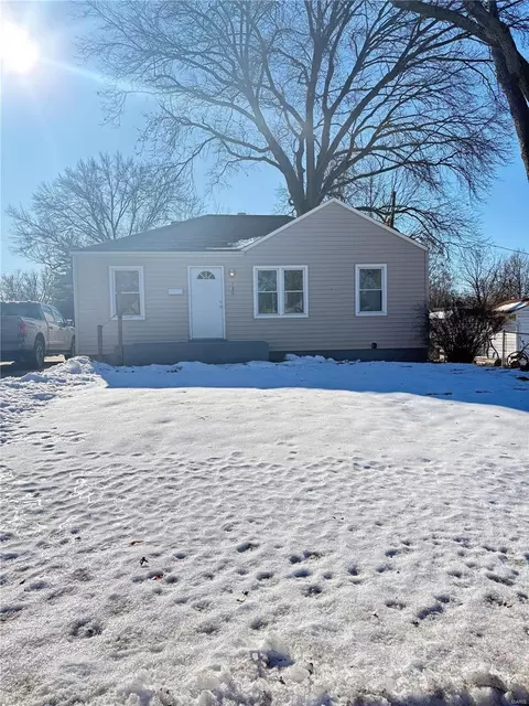 130 Derhake Rd, Florissant, MO 63031