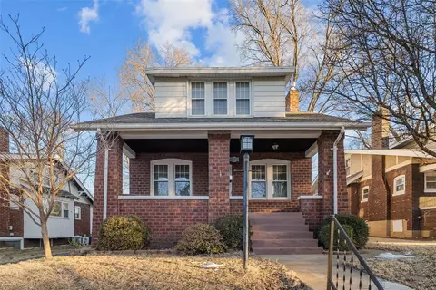 7431 Zephyr Pl, Saint Louis, MO 63143
