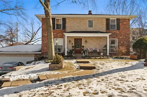 5220 Ozarkglen Dr, Saint Louis, MO 63128