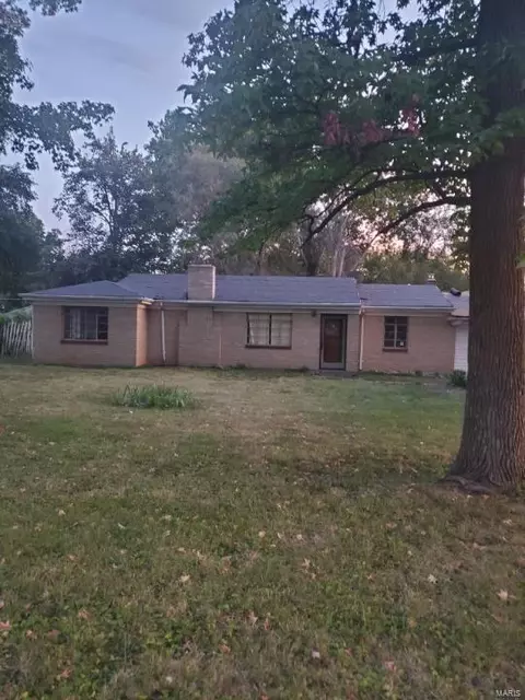 8140 Packard Ave, Berkeley, MO 63134