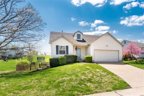 11 Mouser Dr, Saint Charles, MO 63304
