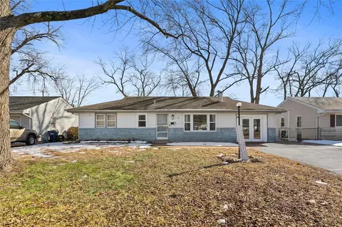 11 Elwood Ct, Florissant, MO 63031