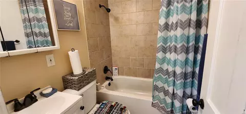 Bath - 7620 Stanwood Dr, Saint Louis, MO 63121 photo 1 of 1