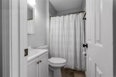 Bath - 1193 Wicklow Rd, Ballwin, MO 63021 photo 1 of 2