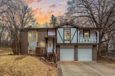 1193 Wicklow Rd, Ballwin, MO 63021