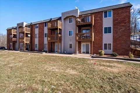 2836 Blackforest Dr #B, Saint Louis, MO 63129