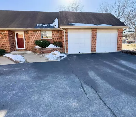 3711 Candlewyck Club Dr #A, Florissant, MO 63034