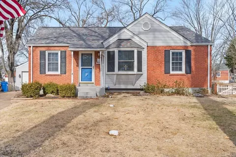 3 Saint John Ct, Florissant, MO 63031