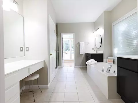 Bath - 16335 Sheffield Point Ct, Wildwood, MO 63021 photo 2 of 7