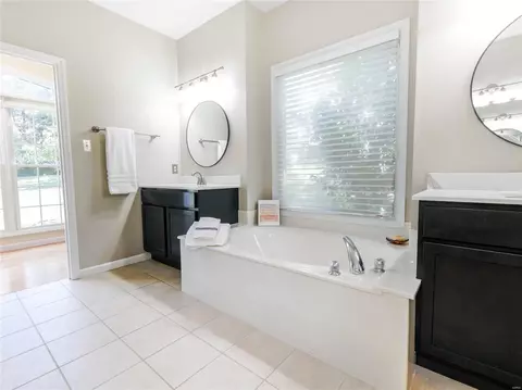 Bath - 16335 Sheffield Point Ct, Wildwood, MO 63021 photo 3 of 7