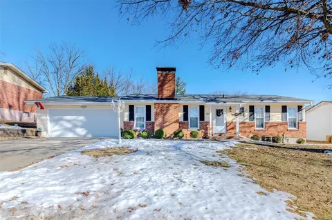 1216 Port Royal Dr, Saint Louis, MO 63146