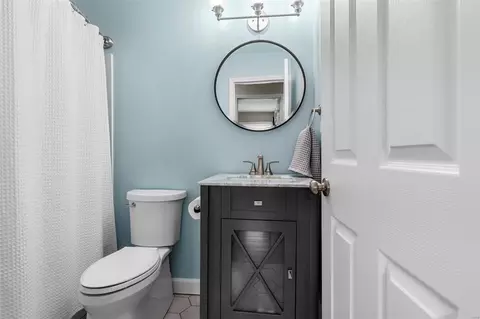 Bath - 401 Forest Run Dr, Eureka, MO 63025 photo 2 of 2