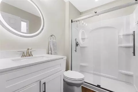 Bath - 401 Forest Run Dr, Eureka, MO 63025 photo 1 of 2