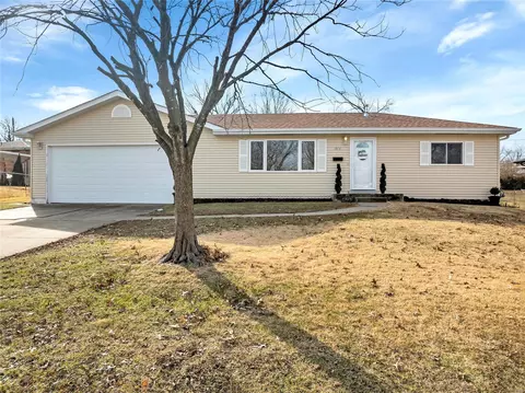 81 Country Life Dr, O'fallon, MO 63366