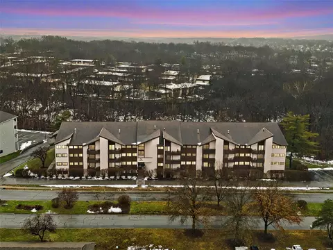 1465 Heritage Lndg #308, Saint Charles, MO 63303