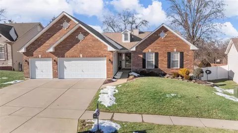 4748 Auburn Trace Dr, Saint Louis, MO 63128