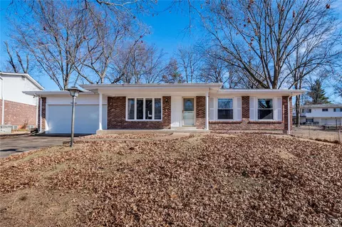 4244 Berrywick Ter, Saint Louis, MO 63128