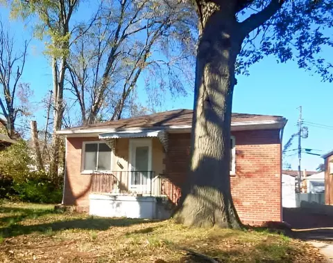 6443 East Ct, Saint Louis, MO 63116