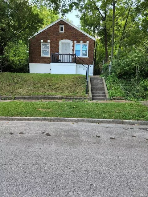 5024 Plover Ave, Saint Louis, MO 63120