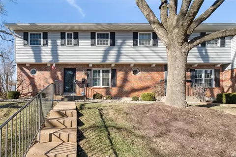 13265 Cochero Dr, Saint Louis, MO 63141
