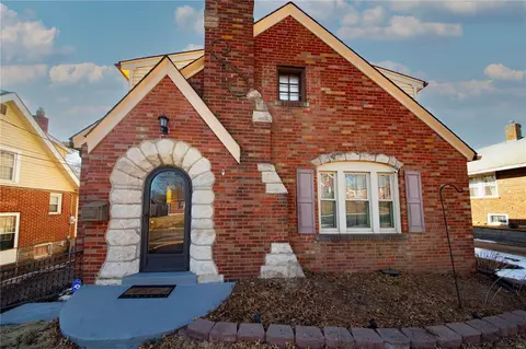 2371 S Milton Ave, Overland, MO 63114